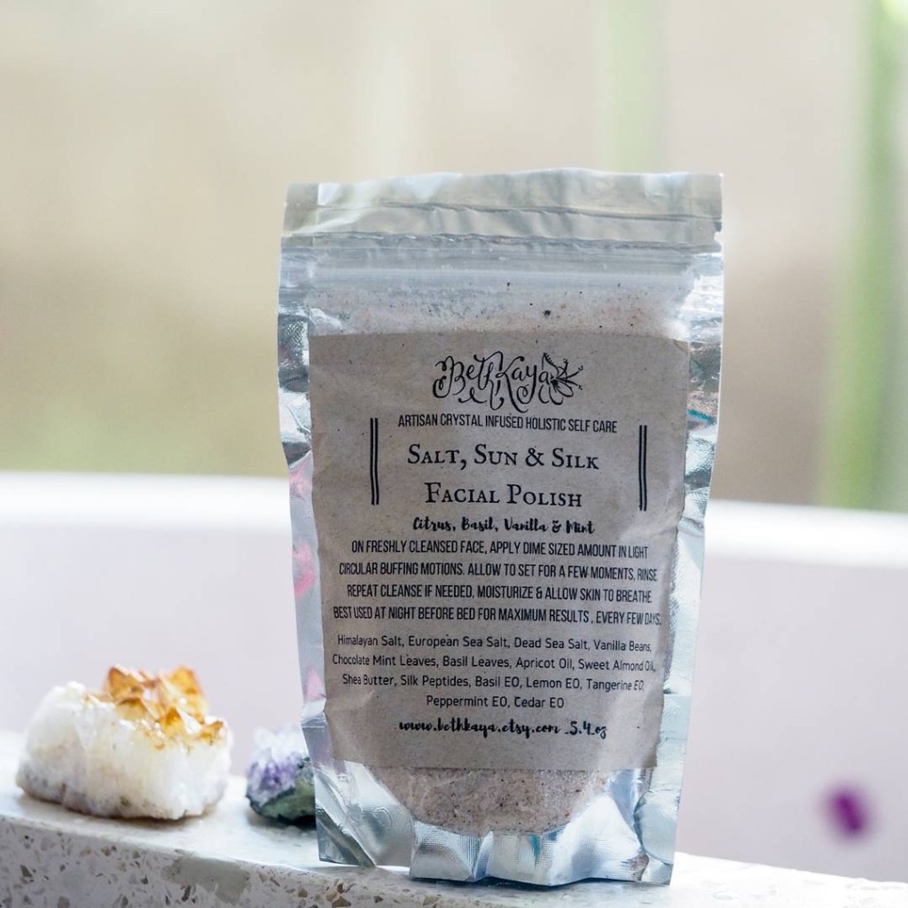 The salt scrub is my absolute fave. This is my third bag of the most divine smelling salts. Beth, you can never ever stop making these!!! . . . . . [Bethkaya takeover by @gardensofthesun]