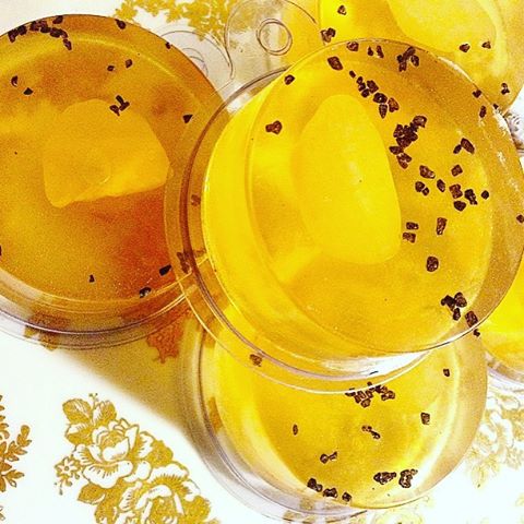 satsuma musk honey soap with black lava salt and polished yellow calcite ⚡️ 